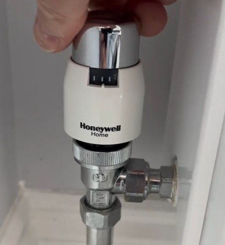 Cap termostatic defect sau robinet blocat