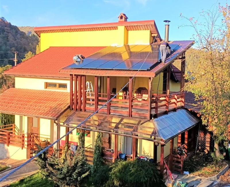 Cat produce un sistem fotovoltaic blogdeinstalatii.ro