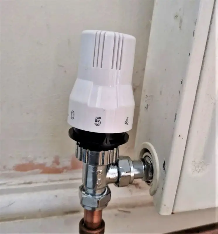 calorifer cu robinet retur si robinet tur termostatat