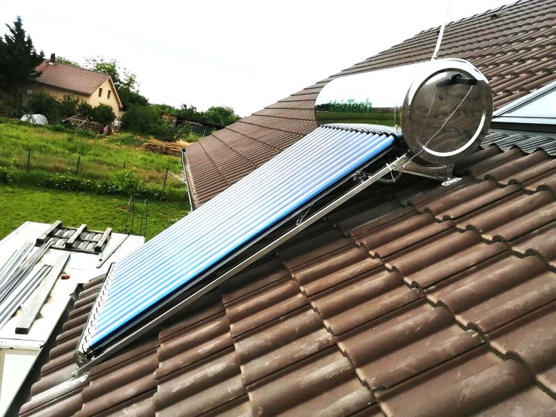 panou solar cu boiler pe acoperis